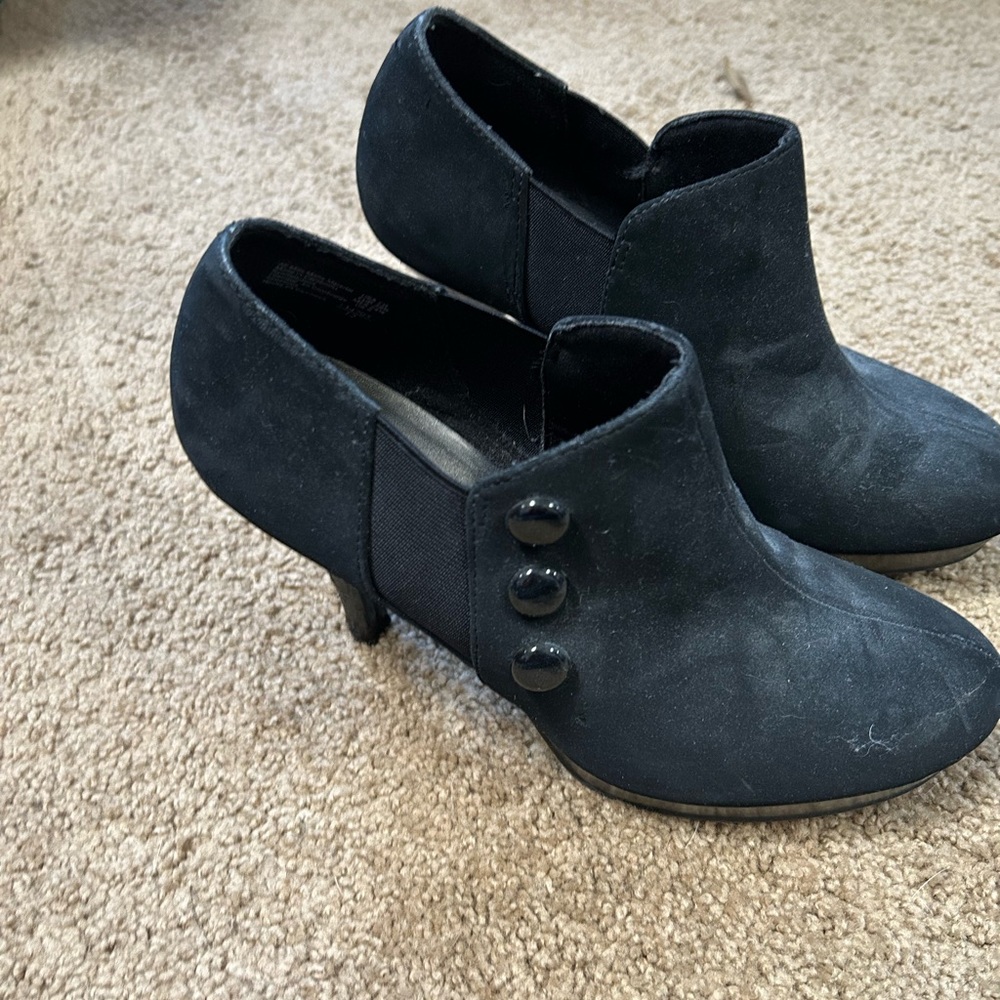 Women’s closed shoe heels